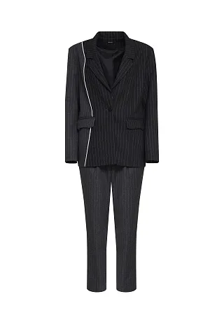 Костюмы и комплекты